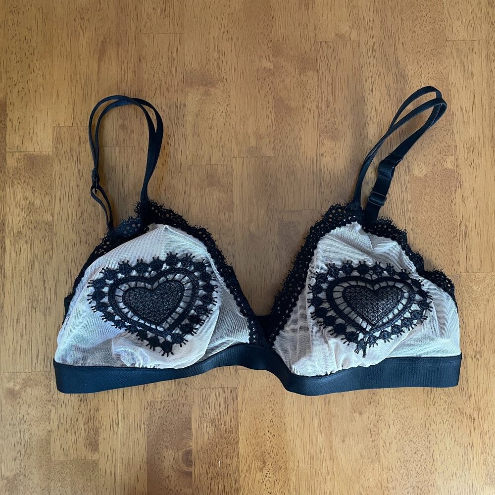 NWOT Size Large H&M wireless mesh triangle bralette with hearts